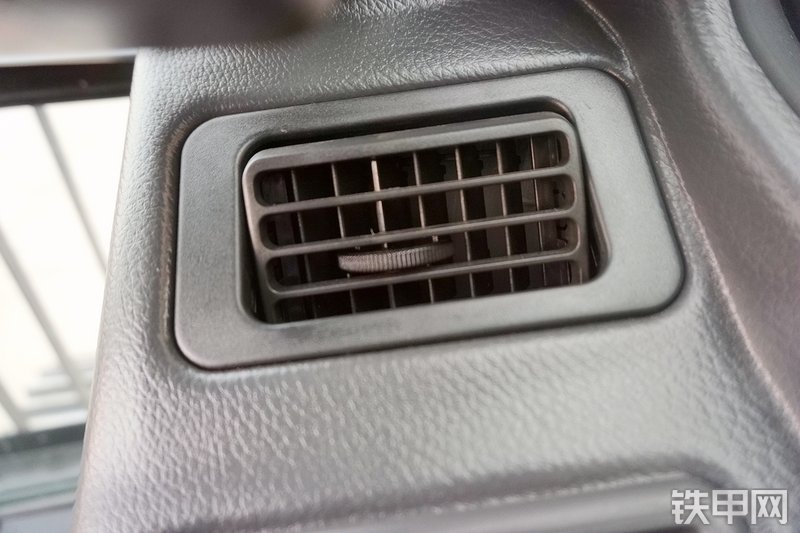 三一重工SY365H加长臂挖掘机局部