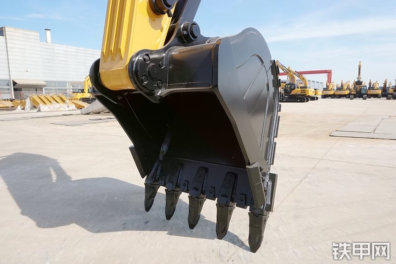 三一重工SY265C挖掘机局部