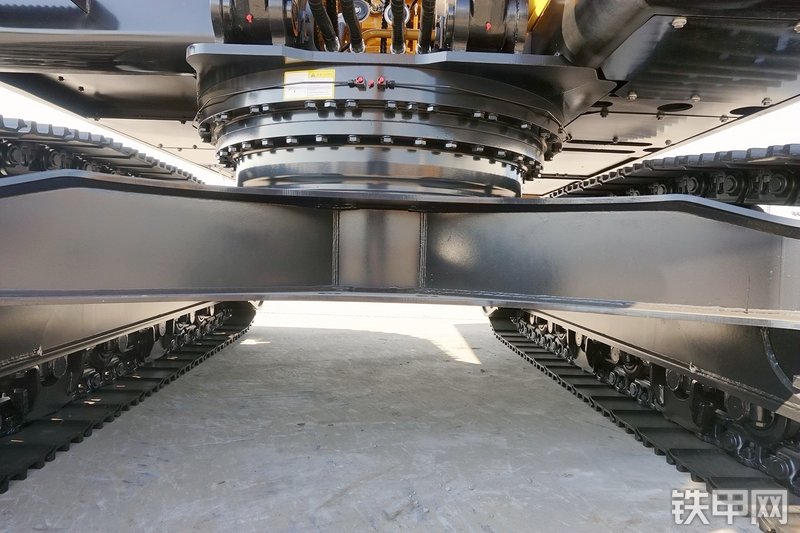 三一重工SY285C挖掘机局部