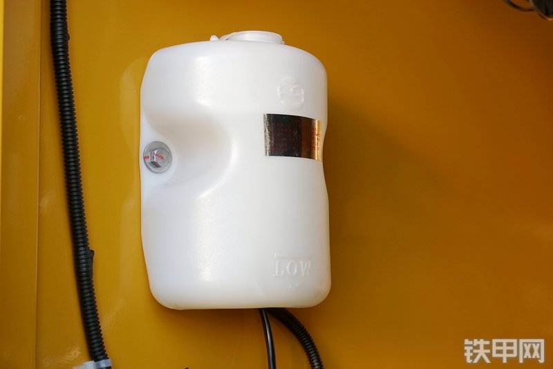 三一重工SY305H挖掘机局部