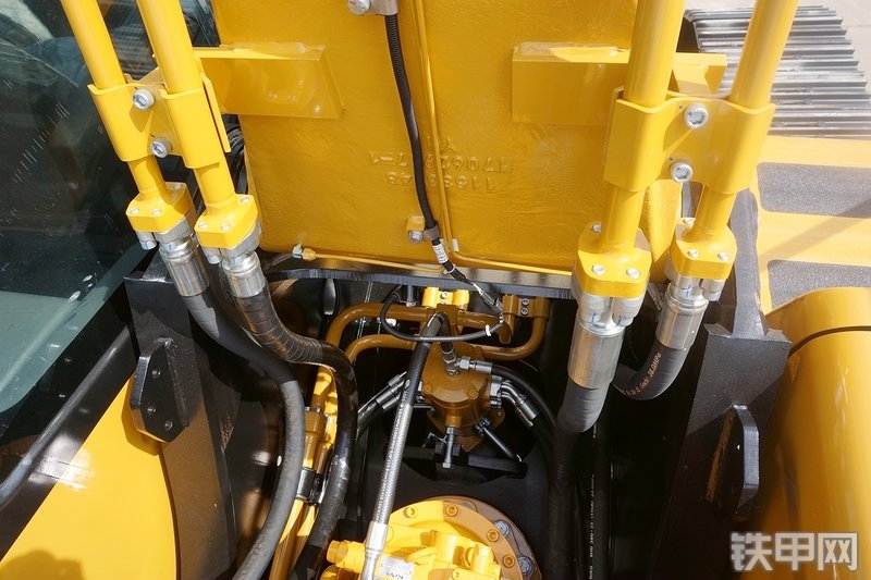 三一重工SY215C挖掘机局部