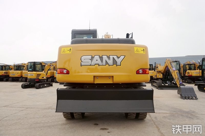 三一重工SY155W挖掘机整机外观