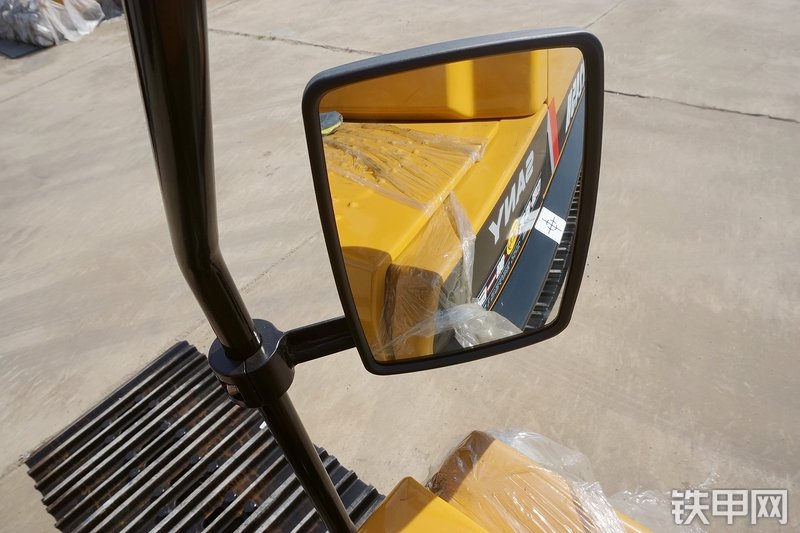 三一重工SY245H挖掘机局部