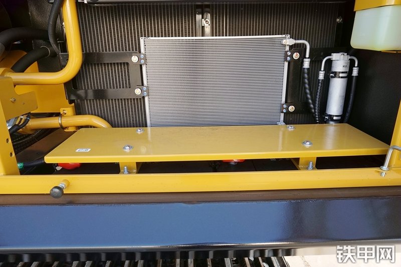 三一重工SY305H挖掘机局部