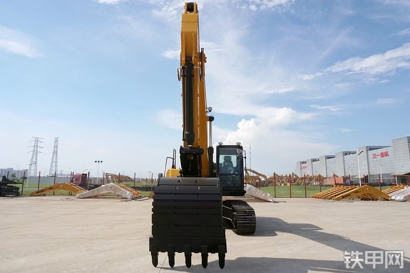 三一重工SY265C挖掘机整机外观