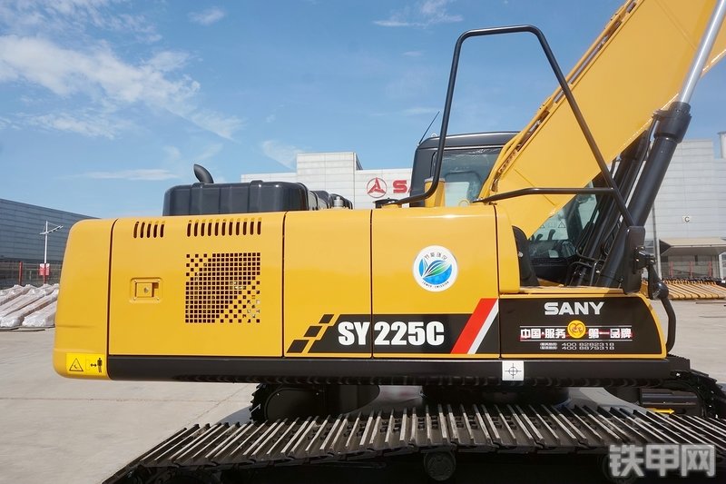 三一重工SY225C挖掘机整机外观