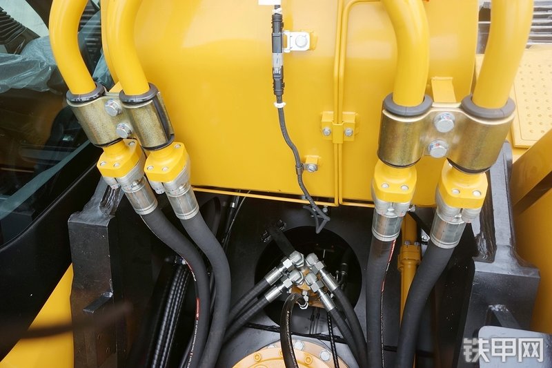 三一重工SY365H挖掘机局部