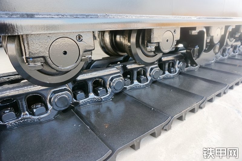 三一重工SY215CA加长臂挖掘机局部