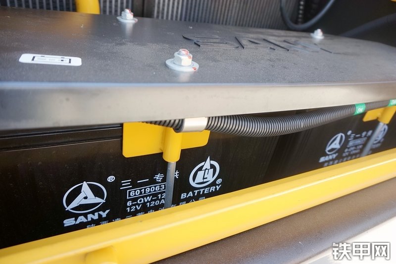 三一重工SY225C挖掘机局部