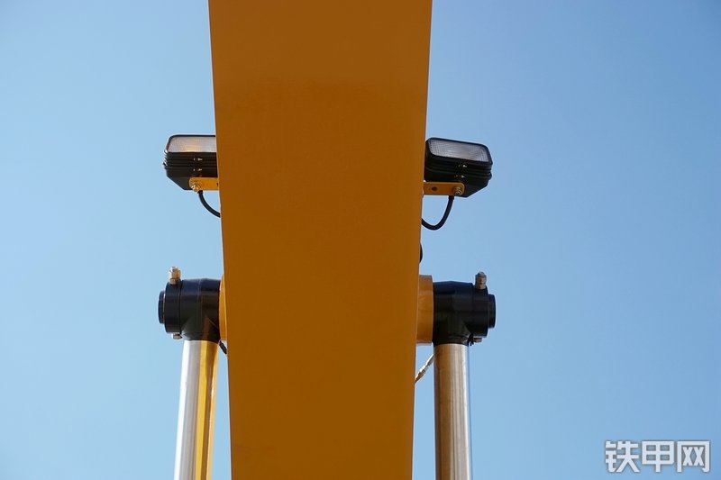 三一重工SY285C挖掘机局部