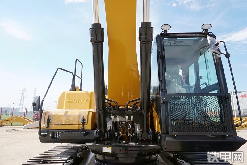 三一重工SY265C挖掘机整机外观