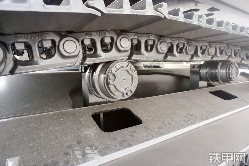 三一重工SY365H加长臂挖掘机局部