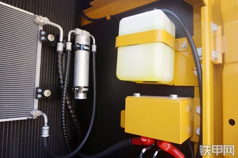 三一重工SY225C挖掘机局部