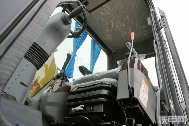 三一重工SY155W挖掘机局部