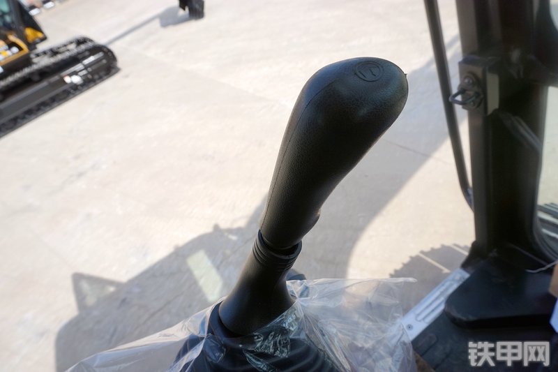 三一重工SY215C挖掘机局部