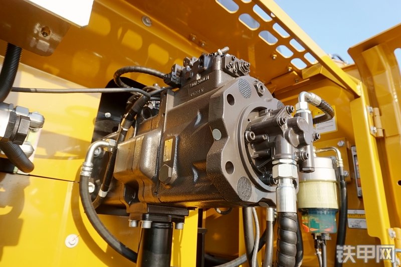 三一重工SY305H挖掘机局部