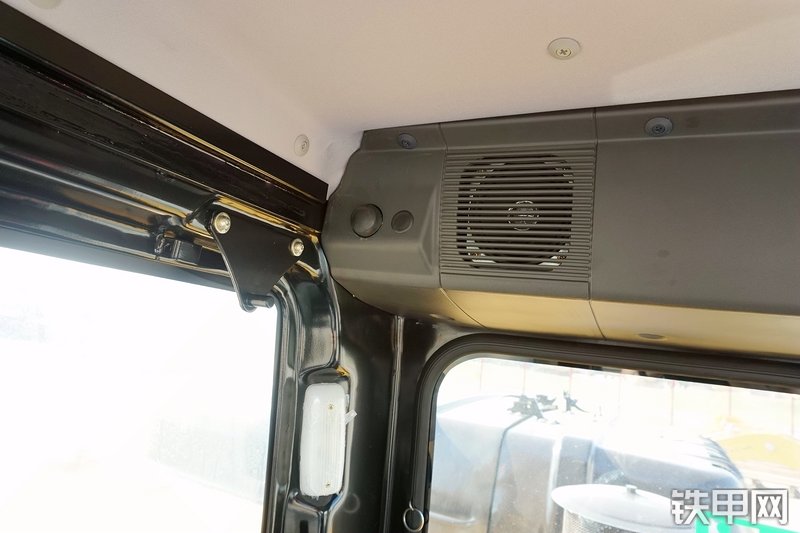 三一重工SY285C挖掘机局部