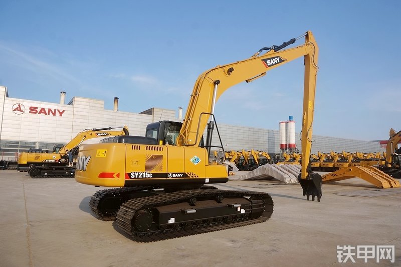 三一重工SY215CA加长臂挖掘机整机外观