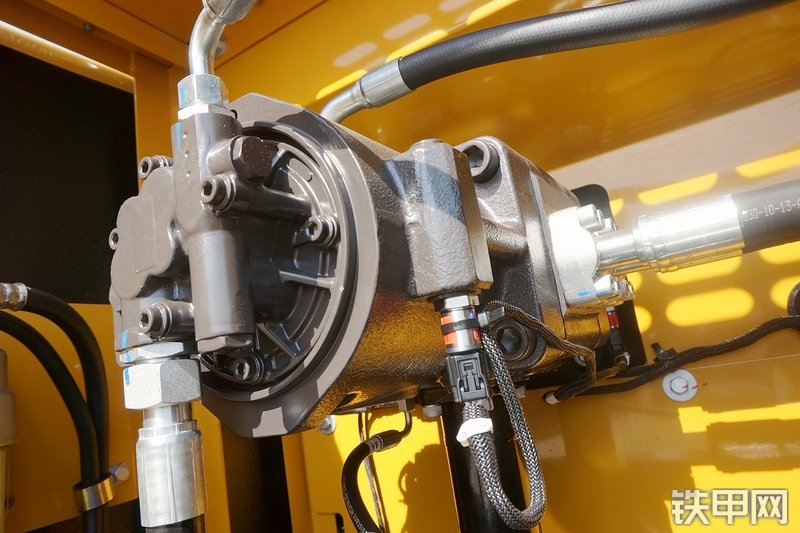 三一重工SY245H挖掘机局部