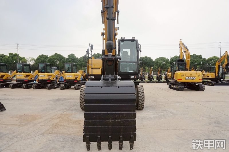 三一重工SY155W挖掘机整机外观