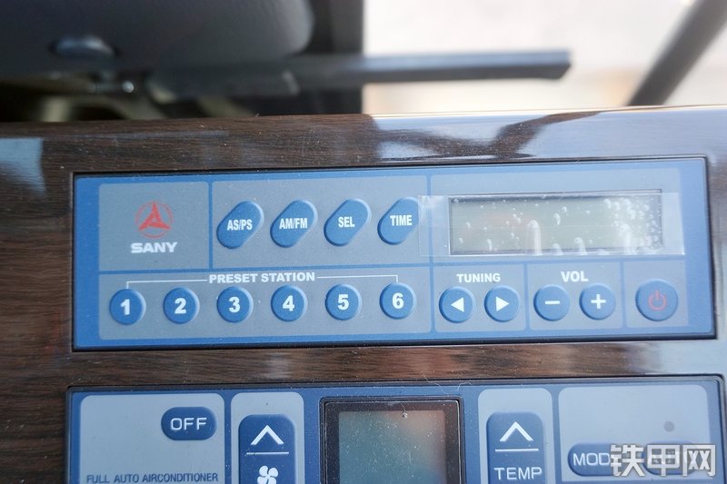 三一重工SY245H挖掘机局部