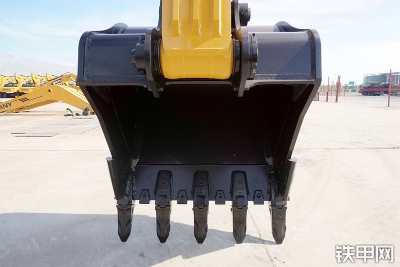 三一重工SY265C挖掘机局部