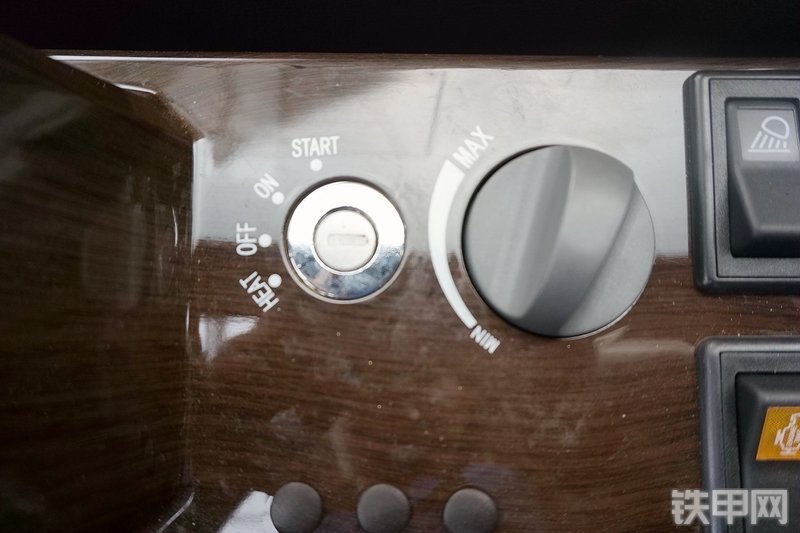 三一重工SY365H挖掘机局部