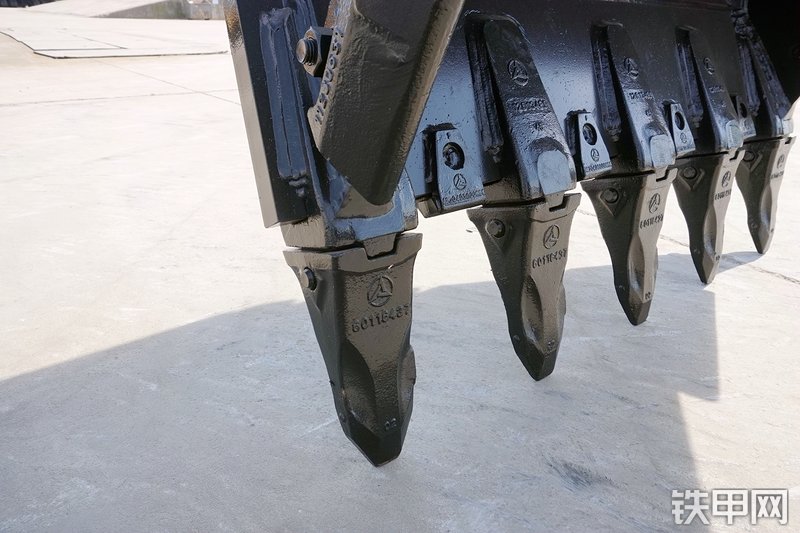 三一重工SY265C挖掘机局部