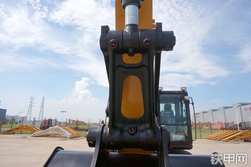 三一重工SY215C挖掘机局部