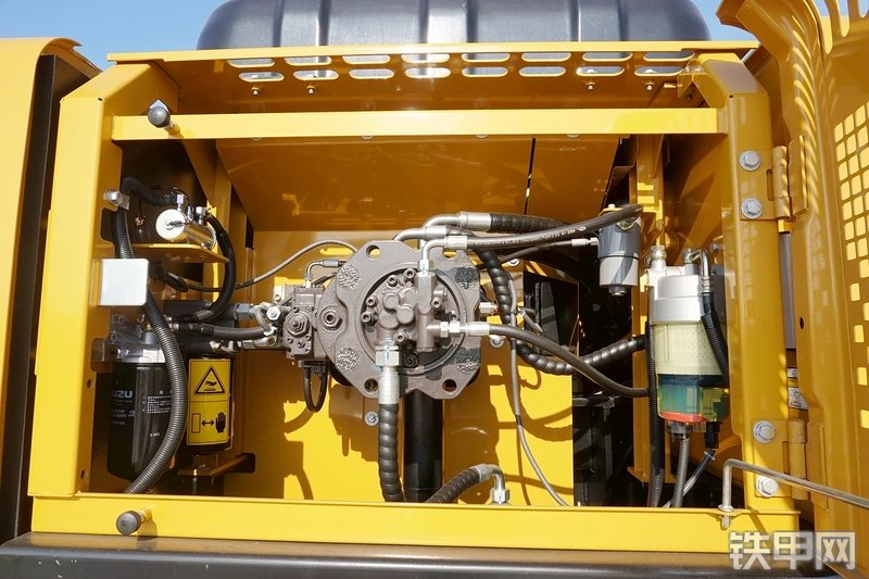 三一重工SY285C挖掘机局部