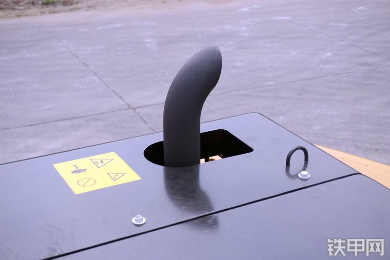 三一重工SY365H加长臂挖掘机局部