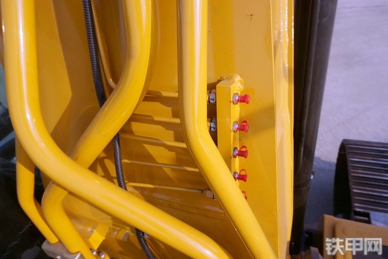 三一重工SY215CA加长臂挖掘机局部