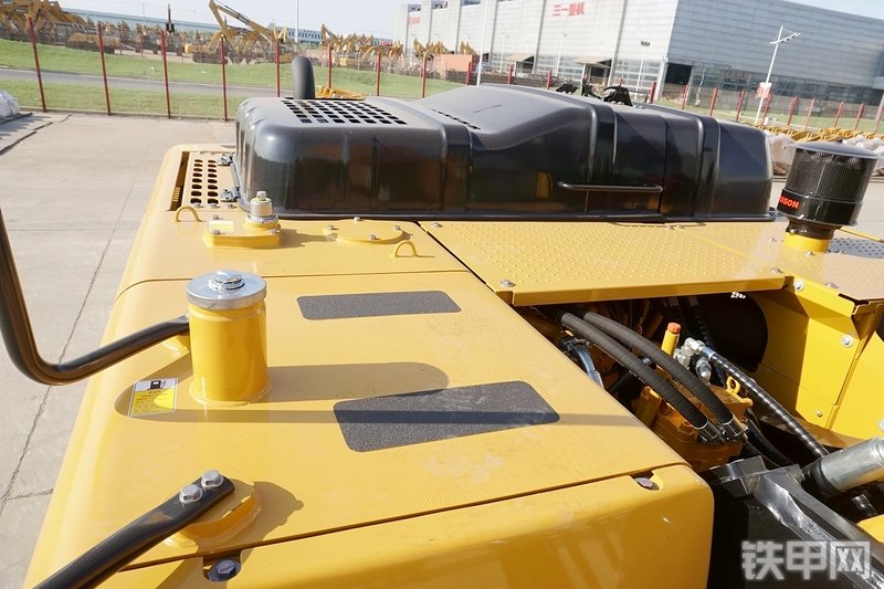 三一重工SY285C挖掘机局部