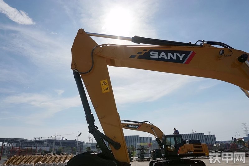 三一重工SY265C挖掘机局部