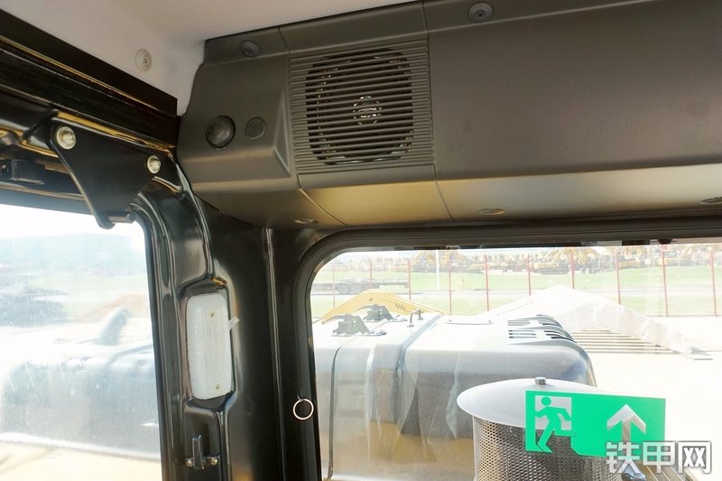 三一重工SY265C挖掘机局部