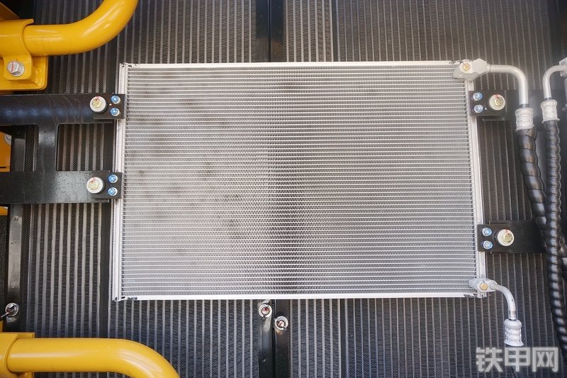 三一重工SY225C挖掘机局部