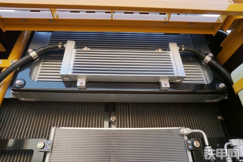 三一重工SY305H挖掘机局部