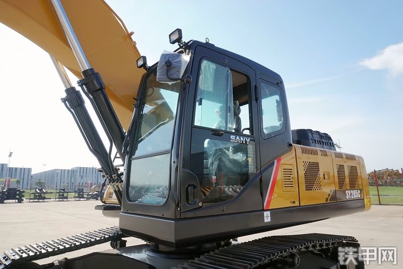 三一重工SY285C挖掘机整机外观