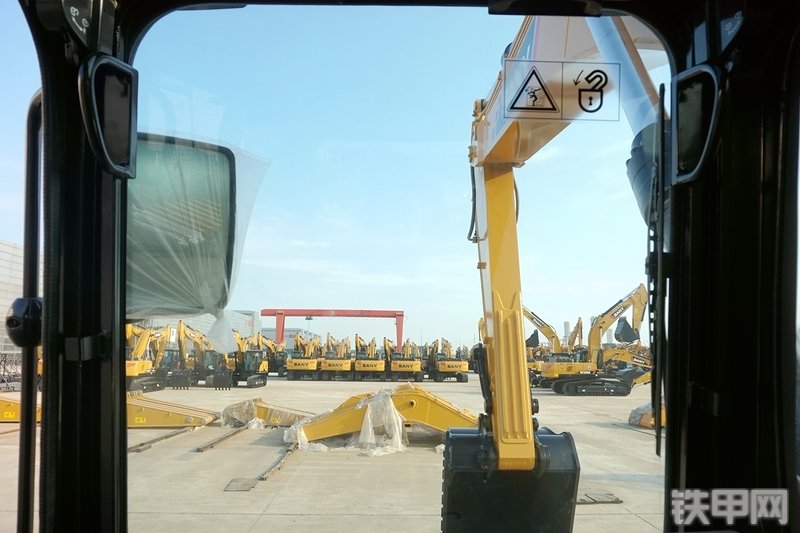 三一重工SY305H挖掘机局部