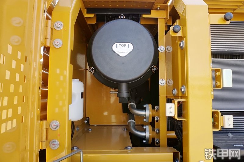 三一重工SY265C挖掘机局部