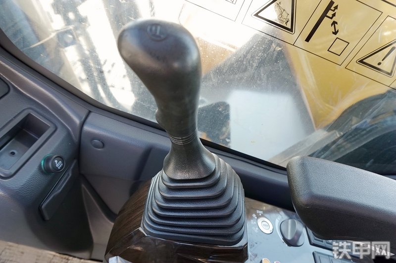 三一重工SY285C挖掘机局部