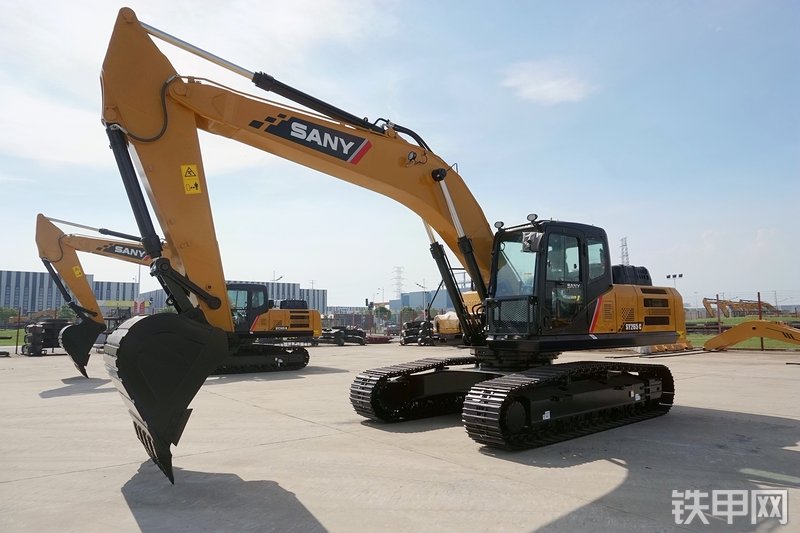 三一重工SY265C挖掘机整机外观