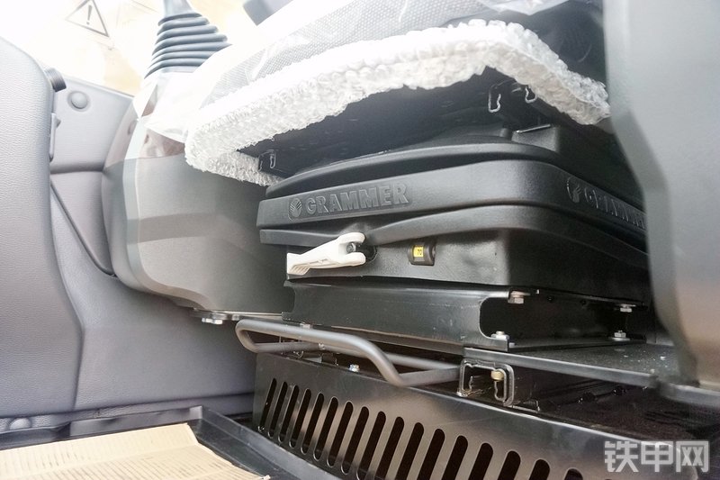 三一重工SY365H挖掘机局部