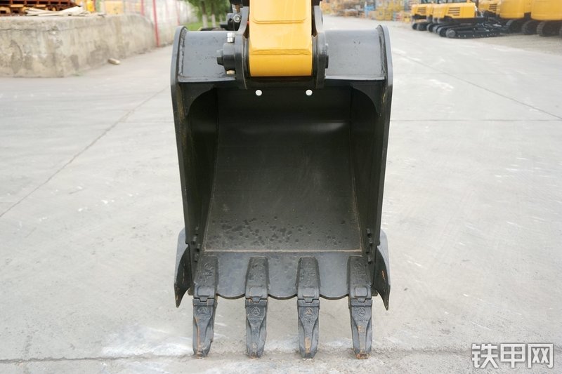 三一重工SY365H加长臂挖掘机局部