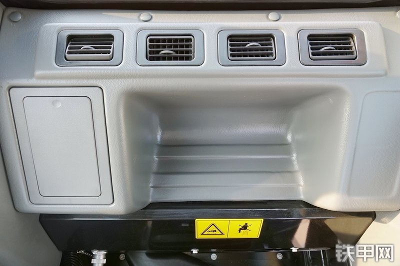 三一重工SY305H挖掘机局部