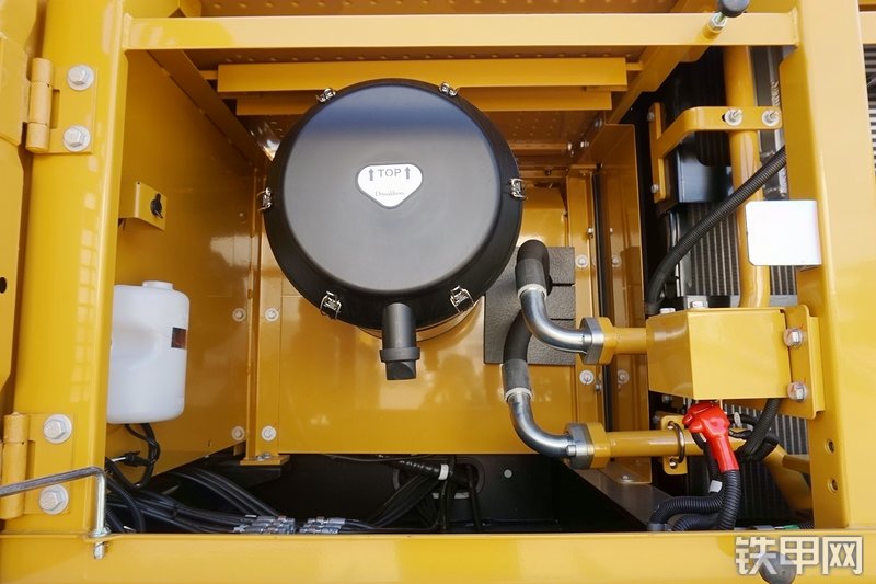 三一重工SY285C挖掘机局部