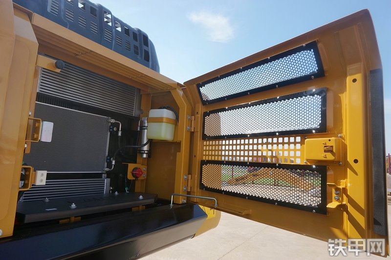 三一重工SY245H挖掘机局部