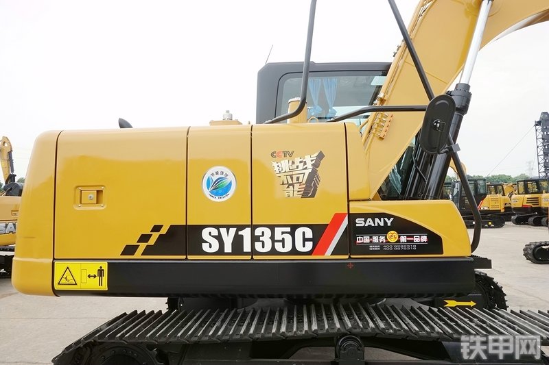 三一重工SY135C挖掘机整机外观