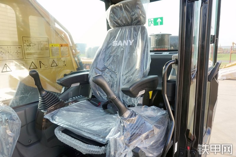 三一重工SY305H挖掘机局部