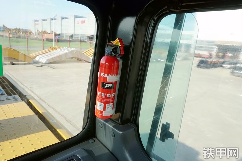 三一重工SY285C挖掘机局部